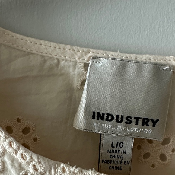 Elegant Cream Eyelet Women's Blouse - Picture 2 of 7